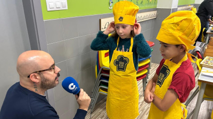 Arturo y Deva, dos de los participantes en la Escuela de Chefs de Alimerka