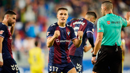 Corpas celebra el gol marcado para el Eibar frente al Cádiz en Ipurua