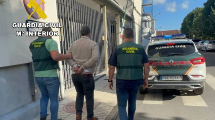 Vídeo con la llegada a dependencias de la Guardia Civil de los detenidos en la operación Xibeca