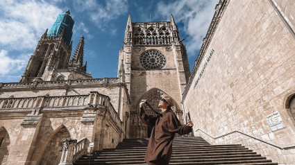 Tamara Gorro, en su publicación en Instagram junto a la Catedral de Burgos