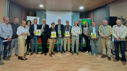 “Mágina, el origen”, con Caja Rural de Jaén y la DO Sierra Mágina, un libro para conmemorar 25 años de trabajo por el AOVE de la comarca