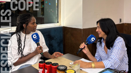 Pilar Cisneros y Louise Basse, la joven senegalesa que vive en Murcia y es cofundadora y directora ejecutiva de Mom Koumba