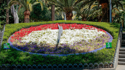 Santa Cruz de Tenerife, Tenerife, Comunidad Autónoma de Canarias, España. Parque García Sanabria. reloj de flores