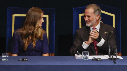 La Princesa Leonor y el Rey Felipe, en la ceremonia de entrega de los Premios Princesa 2023