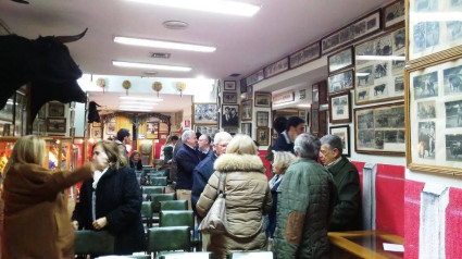 Socios del Club Taurino en una reunión