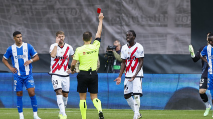 Mumin ve la tarjeta roja tras una dura entrada