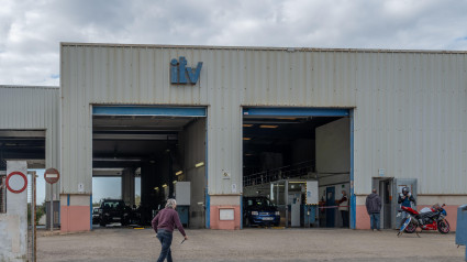 Estación de inspección técnica de vehículos, ITV, en la localidad mallorquina de Manacor, en un día nublado. España