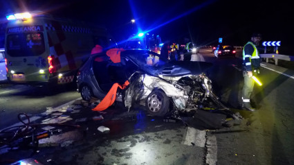 Cinco heridos en un accidente entre dos vehículos en la N-6 en Ponferrada (León)