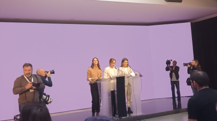 La coportavoz de Más Madrid y ministra de Sanidad, Mónica García, junto a Rita Maestre y Manuela Bergerot en rueda de prensa