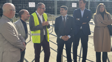 El delegado del Gobierno en Galicia, Pedro Blanco, acompañado de otras autoridades supervisa el inicio de las obras de remodelación de la antigua estación de San Francisco