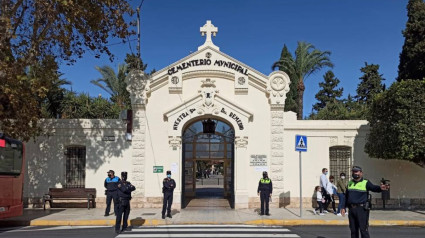 Imagen de la entrada principal del Cementerio Municipal de Alicante