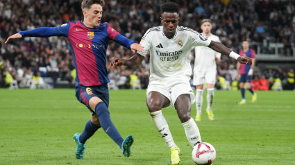 Gavi y Vinicius, durante el Clásico