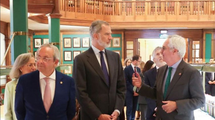 El Rey Felipe VI junto a Luis Egiluz, en la Sociedad Bilbaína