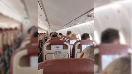 Un tripulante vuela hasta Tenerife y los pasajeros alucinan por lo que hace al aterrizar: "En mi nombre"