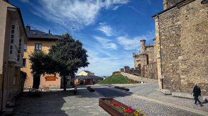 Vecinos del Casco Antiguo de Ponferrada se oponen a la semipeatonalización de la avenida del Castillo