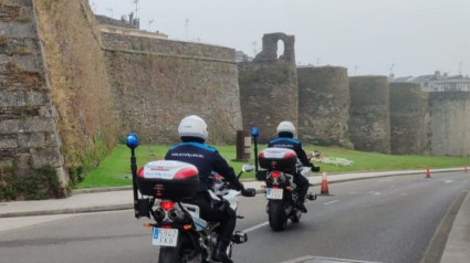 Policía Local dos en moto