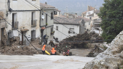 Labores de rescate de los servicios de emergencias en Letur (Albacete)