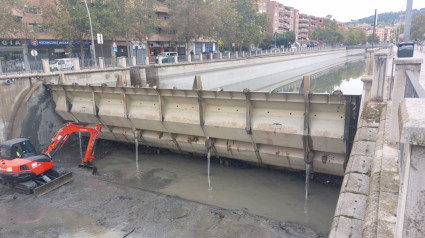 Compuerta del río Genil a su paso por el centro de Granada