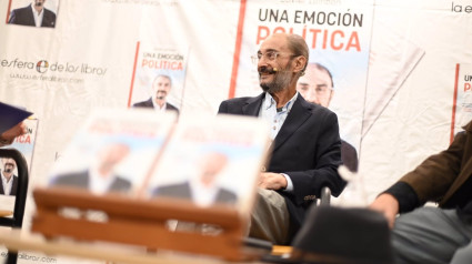 29/10/2024 El secretario general del PSOE, Javier Lambán, en la presentación de su libro de memorias en la ciudad de Huesca..

El secretario general del PSOE Aragón, Javier Lambán, ha concedido "el beneficio de la duda" a la intención del presidente del Gobierno de España, Pedro Sánchez, de aprobar los Presupuestos Generales del Estado (PGE) de 2025, puntualizando que "es difícil gobernar" con los socios que tiene.

ESPAÑA EUROPA ARAGÓN POLÍTICA
PSOE.