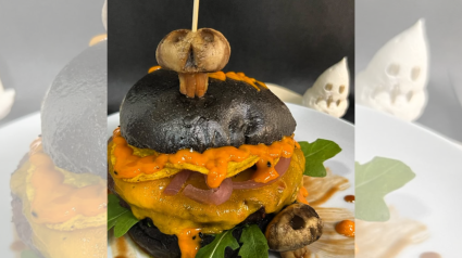 La 'murcielaga' la hamburguesa de halloween que ofrecen en Mérida