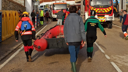 Efectivos de la Guardia Civil realizando labores en Mira tras la DANA sufrida por la localidad

REMITIDA / HANDOUT por GUARDIA CIVIL
Fotografía remitida a medios de comunicación exclusivamente para ilustrar la noticia a la que hace referencia la imagen, y citando la procedencia de la imagen en la firma
30/10/2024