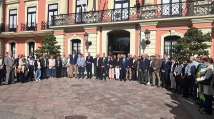 Murcia guarda un minuto de silencio en señal de duelo por los fallecidos por la DANA