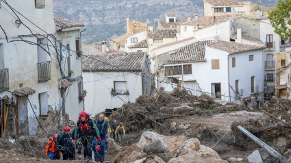 Efectivos de rescate operan en la zona afectada por la inundaciones en Letur (Albacete)