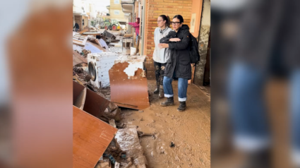 Pilar Cisneros muestra la casa arrasada de una familia de Utiel. Autor: Ángel Correas