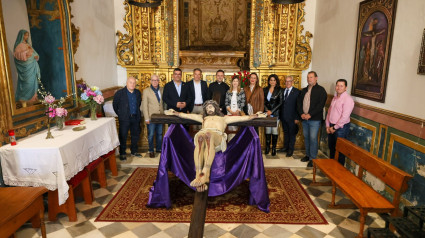 Entrega del Cristo de la Misericordia al Paso Morado tras su restauración