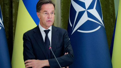 El nuevo secretario general de la OTAN, Mark Rutte, habla durante una conferencia de prensa conjunta con el presidente de Ucrania, Volodymyr Zelenskyy, durante su primera visita oficial en esta capacidad a Kiev, capital de Ucrania.