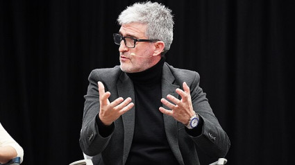 Roberto Olabe, director de fútbol de la Real Sociedad, durante una conferencia