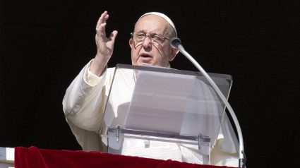 El Papa durante el rezo del Ángelus de este domingo