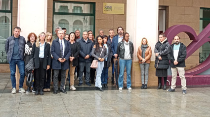 Minuto de silencio en la sede de CEOE Cepyme Huesca