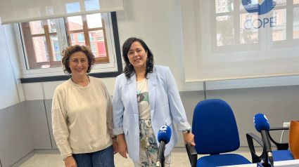 Eva Serna y Pilar Cebrián, en los estudios de COPE Murcia