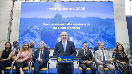 Antonio Morales, presidente del Cabildo de Gran Canaria junto a su equipo de gobierno