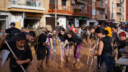 Catedrático de Microbiología de la UAM explica cómo prevenir las enfermedades en labores de limpieza en Valencia