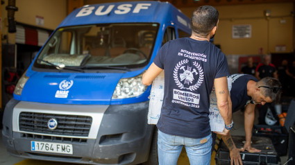 (Foto de ARCHIVO)
Los Bomberos Unidos Sin Fronteras, prepara la expedición para viajar a Marruecos en misión para encontrar personas bajo escombros con los perros, a 9 de septiembre de 2023 en Huelva (Andalucía, España). La Delegación de Huelva de BUSF España preparan la salida al terremoto de Marruecos de la pasada madrugada para intervención en el rescate de víctimas

A. Pérez
09/9/2023