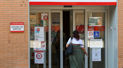 (Foto de ARCHIVO)
Una oficina del SEPE, a 3 de septiembre de 2024, en Madrid (España). El número de parados registrados en las oficinas de los servicios públicos de empleo subió en 21.884 personas en agosto en relación al mes anterior, lo que supone un aumento del 0,8% en términos porcentuales, según datos publicados este martes por el Ministerio de Trabajo y Economía Social. Tras el ascenso de agosto, impulsado sobre todo por el sector servicios, el número total de desempleados se situó en 2.572.121 parados, su cifra más baja en un mes de agosto desde 2008, ha subrayado el Ministerio.

Marta Fernández / Europa Press
03/9/2024