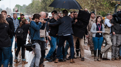 (Foto de ARCHIVO)
El presidente del Gobierno, Pedro Sánchez, durante su visita a una zona afectada por la DANA, a 3 de noviembre de 2024, en Paiporta, Valencia, Comunidad Valenciana (España). Los Reyes han visitado, junto al presidente del Gobierno y presidente de la Generalitat valenciana, algunas de las zonas afectadas por la DANA, que el pasado 29 de octubre arrasó la provincia de Valencia y que deja ya una cifra de más de 210 fallecidos.

Carlos Luján / Europa Press
03/11/2024