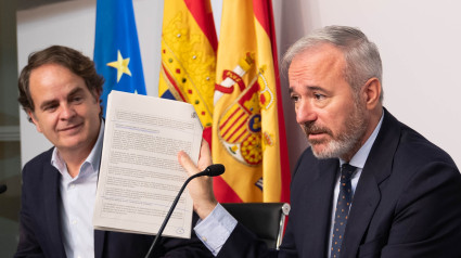 Azcón y Bermúdez de Castro en la presentación del decreto de ayudas.