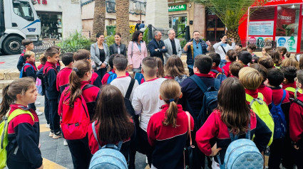 Los niños del Colegio San Francisco de Lorca han conocido como son los comercios del centro de la ciudad de Lorca