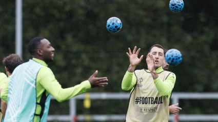 Becker y Oyarzabal entrenándose en la previa de un partido de UEFA Europa League. EFE/Javi Colmenero