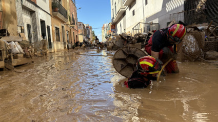 Un bombero ciudadrealeño, cara a cara con la DANA: "Aquello es como una batalla: barro, coches apilados, un desastre"