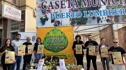 Autoridades y hosteleros en la presentación de las jornadas de la alcachofa de Puerto Lumbreras