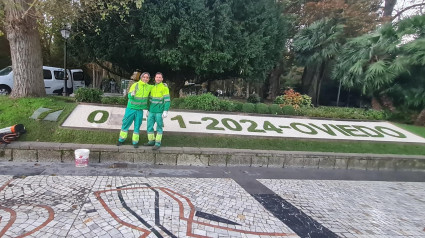 Serafín Casimiro y Daniel Puente ante el calendario de Oviedo