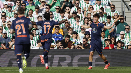 Javi Rodríguez celebra su tanto ante el Real Betis.