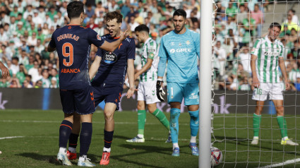 Douvikas celebra el segundo gol ante el Betis