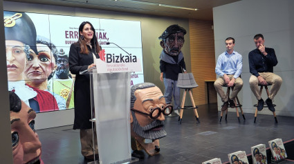 Leixuri Arrizabalaga, portavoz foral, presenta el libro Gigantes, Cabezudos y Gargantúa