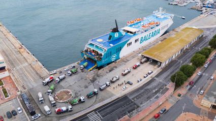 Desembarco del convoy en el Puerto de Motril