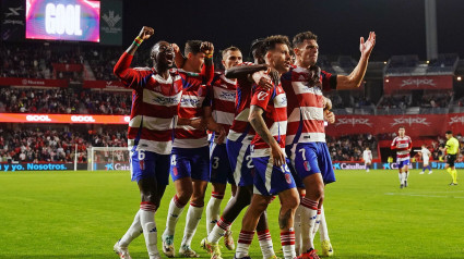 Celebración de un gol del Granada en el partido frente al Eldense